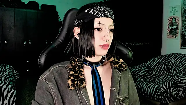 roxy toxic online show from 12-19-25, 02:07