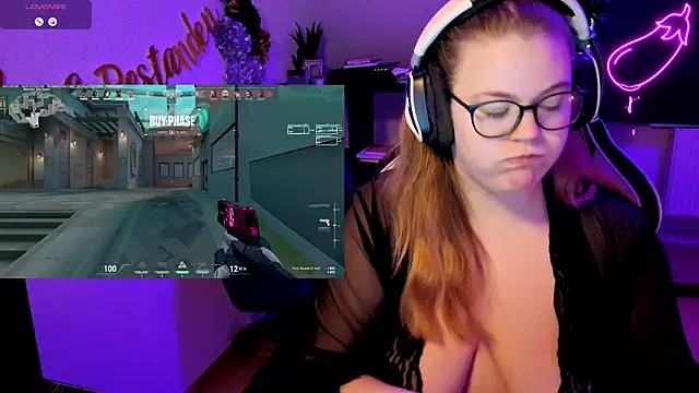 Snapshot of EveBaker04 chatting on 10-19-25, 01:12 EveBaker04 online show from 10-19-25, 01:12