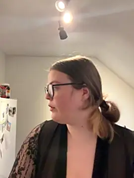 Snapshot of EveBaker04 chatting on 11-04-25, 04:17 EveBaker04 online show from 11-04-25, 04:17