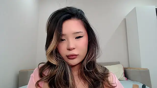 Minamin 20 online show from 06-19-26, 07:06