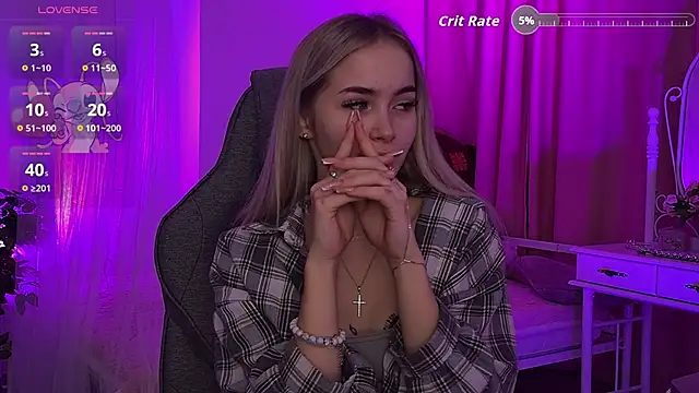 Snapshot of DakotaaJohnnson chatting on 10-31-25, 12:50 DakotaaJohnnson online show from 10-31-25, 12:50