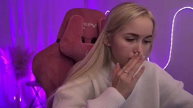 Snapshot of DakotaaJohnnson chatting on 12-15-25, 05:55 DakotaaJohnnson online show from 12-15-25, 05:55