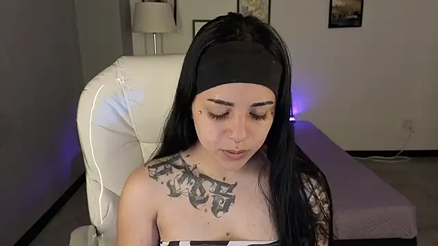 Nicole Foxx  online show from 10-03-25, 07:44