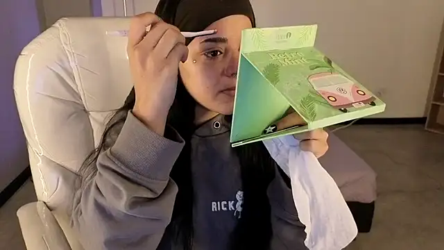 Nicole Foxx  online show from 10-07-25, 06:38