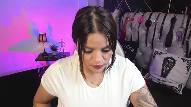 victoria  floyd online show from 02-11-26, 08:47