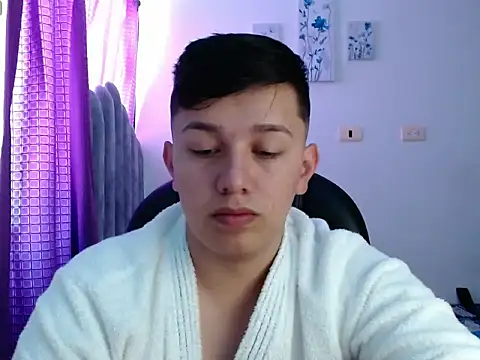 Snapshot of Alan_red chatting on 10-02-25, 02:13 Alan red online show from 10-02-25, 02:13