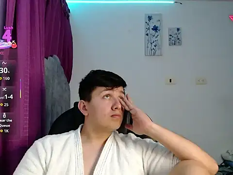 Snapshot of Alan_red chatting on 10-30-25, 12:23 Alan red online show from 10-30-25, 12:23