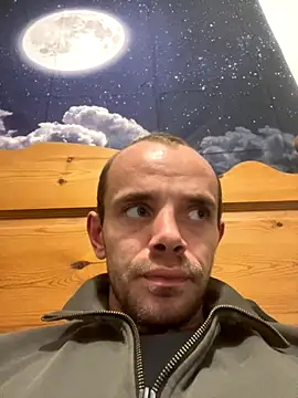 Snapshot of wyattstone chatting on 09-08-25, 10:20 wyattstone online show from 09-08-25, 10:20