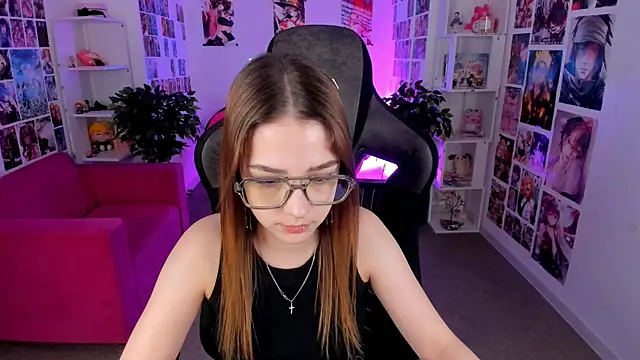 Snapshot of PamBeesly chatting on 03-01-25, 08:02 PamBeesly online show from 03-01-25, 08:02