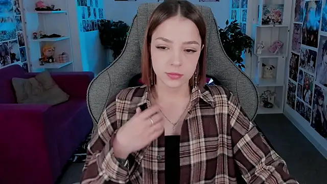 Snapshot of PamBeesly chatting on 09-23-25, 09:01 PamBeesly online show from 09-23-25, 09:01