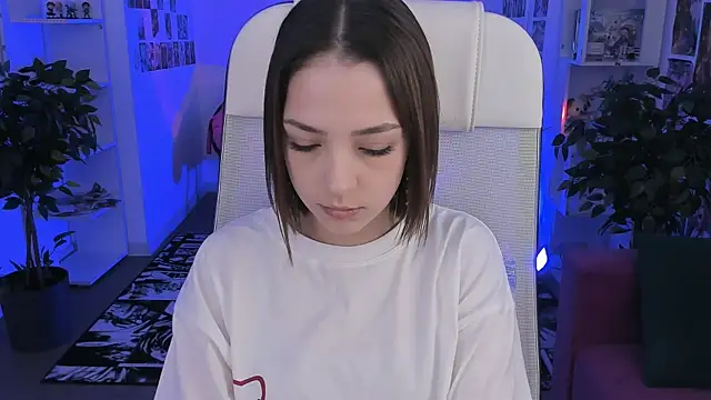 Snapshot of PamBeesly chatting on 10-31-25, 11:11 PamBeesly online show from 10-31-25, 11:11