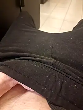 Snapshot of guilove5 chatting on 01-18-25, 07:15 guilove5 online show from 01-18-25, 07:15