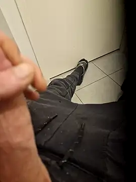 Snapshot of guilove5 chatting on 01-26-25, 01:25 guilove5 online show from 01-26-25, 01:25