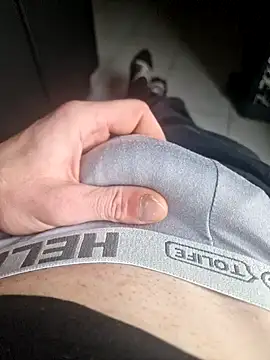 Snapshot of guilove5 chatting on 02-02-25, 12:13 guilove5 online show from 02-02-25, 12:13