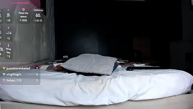 Snapshot of Zoe_Cheshire chatting on 03-10-25, 09:43 Zoe Cheshire online show from 03-10-25, 09:43