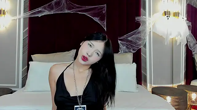 Snapshot of AnneCurtis chatting on 10-27-25, 03:10 AnneCurtis online show from 10-27-25, 03:10