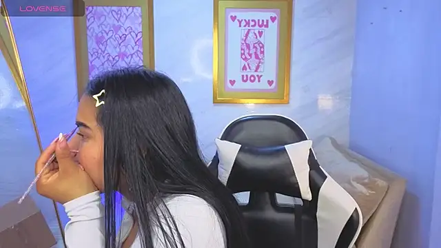 Paulette v online show from 03-19-26, 01:04