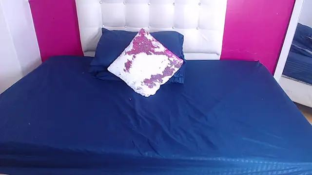 Snapshot of tinyy_whore18 chatting on 10-22-25, 04:07 tinyy whore18 online show from 10-22-25, 04:07