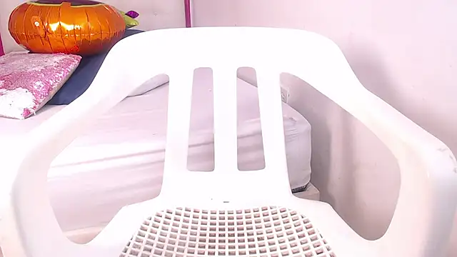 Snapshot of tinyy_whore18 chatting on 11-04-25, 03:44 tinyy whore18 online show from 11-04-25, 03:44