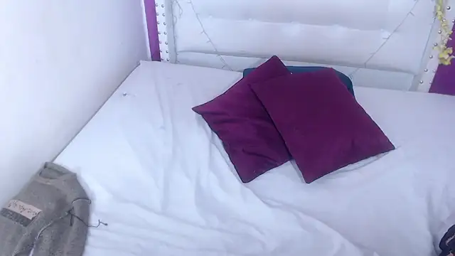 tinyy whore18 online show from 12-17-25, 07:25