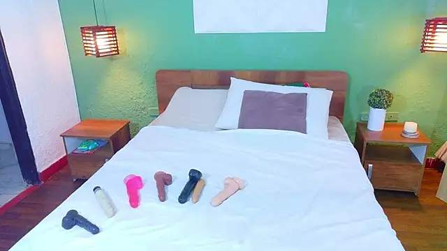 tinyy whore18 online show from 04-17-26, 06:27