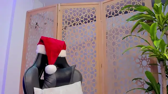 sophierooy22 online show from 12-24-24, 04:19