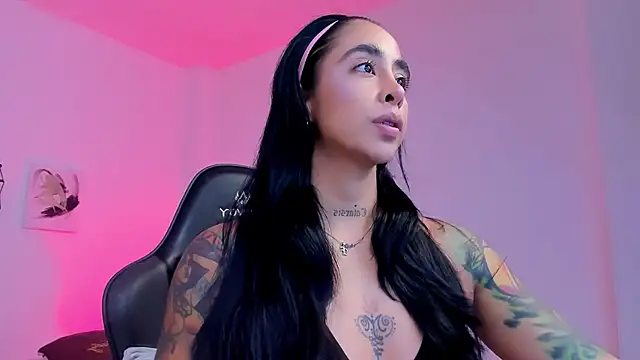 sophierooy22 online show from 10-19-25, 02:07