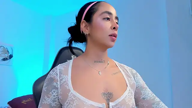 sophierooy22 online show from 10-23-25, 06:06