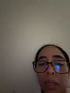 Snapshot of sophierooy22 chatting on 06-22-26, 03:25 sophierooy22 online show from 06-22-26, 03:25