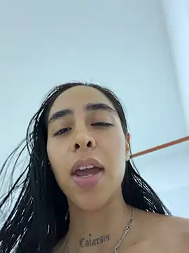 Snapshot of sophierooy22 chatting on 07-19-26, 03:43 sophierooy22 online show from 07-19-26, 03:43
