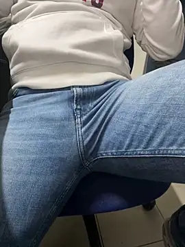 Snapshot of Greeneyes0820 chatting on 02-27-25, 12:02 Greeneyes0820 online show from 02-27-25, 12:02