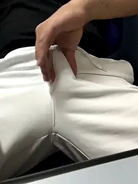 Snapshot of Greeneyes0820 chatting on 10-28-25, 08:29 Greeneyes0820 online show from 10-28-25, 08:29