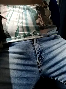 Snapshot of Greeneyes0820 chatting on 11-18-25, 11:14 Greeneyes0820 online show from 11-18-25, 11:14