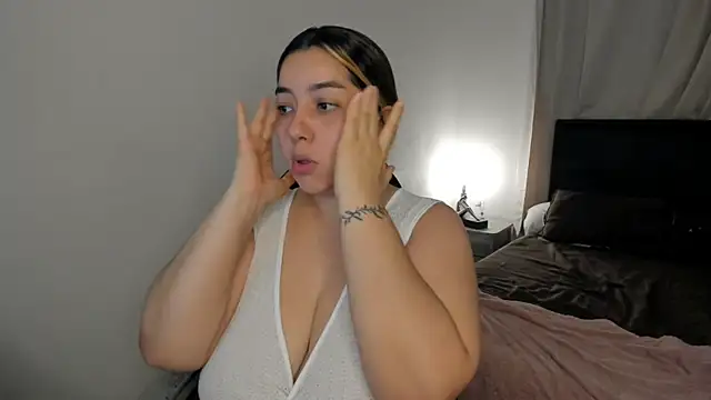 brithany olson25 online show from 04-05-26, 01:03