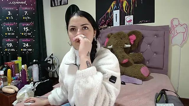 Emmie Hot online show from 09-12-25, 11:54