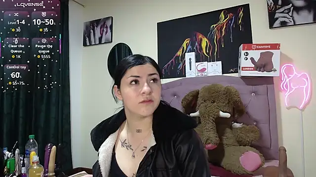 Snapshot of Emmie_Hot chatting on 06-04-26, 11:38 Emmie Hot online show from 06-04-26, 11:38