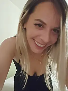 SweetyNinaOff1 online show from 04-15-26, 10:10