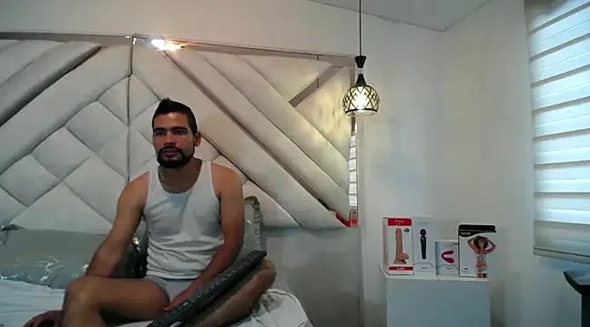 Snapshot of luxurycoupl chatting on 01-25-25, 01:08 luxurycoupl online show from 01-25-25, 01:08