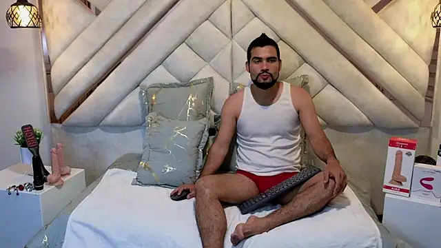 Snapshot of luxurycoupl chatting on 02-07-25, 03:34 luxurycoupl online show from 02-07-25, 03:34