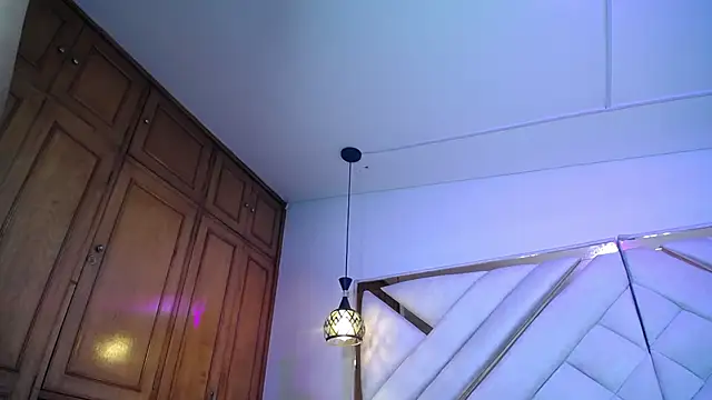 Snapshot of luxurycoupl chatting on 11-28-25, 03:42 luxurycoupl online show from 11-28-25, 03:42