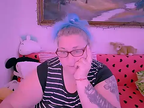 Snapshot of mayamayx chatting on 11-21-25, 10:36 mayamayx online show from 11-21-25, 10:36