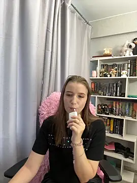 Snapshot of LillyFan-X chatting on 09-12-25, 04:34 LillyFan-X online show from 09-12-25, 04:34