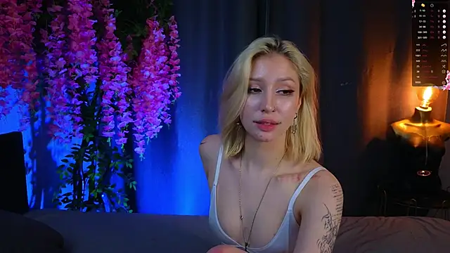 Snapshot of SallyCha chatting on 02-20-25, 02:40 SallyCha online show from 02-20-25, 02:40