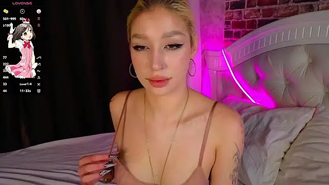 Snapshot of SallyCha chatting on 10-10-25, 05:28 SallyCha online show from 10-10-25, 05:28