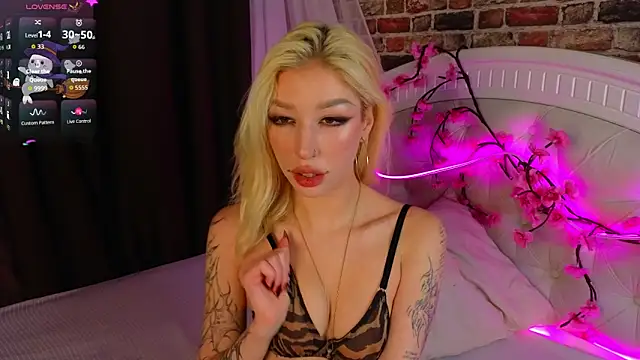 Snapshot of SallyCha chatting on 11-07-25, 08:25 SallyCha online show from 11-07-25, 08:25