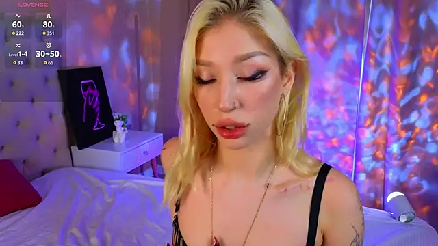 Snapshot of SallyCha chatting on 11-17-25, 06:52 SallyCha online show from 11-17-25, 06:52