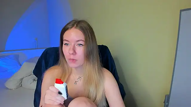 Snapshot of EmilyPaw chatting on 02-09-25, 07:27 EmilyPaw online show from 02-09-25, 07:27