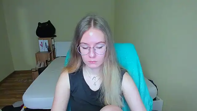 Snapshot of EmilyPaw chatting on 02-16-25, 09:48 EmilyPaw online show from 02-16-25, 09:48