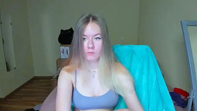 Snapshot of EmilyPaw chatting on 02-21-25, 09:13 EmilyPaw online show from 02-21-25, 09:13