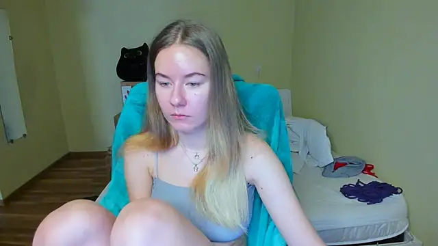 Snapshot of EmilyPaw chatting on 02-28-25, 09:58 EmilyPaw online show from 02-28-25, 09:58